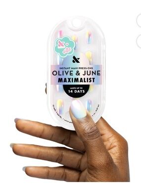 Olive & June Instant Mani Short Round Press-on Nails, Rainbow Aura Chrome NWT